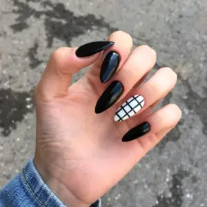 Чёрные ногти для подростков