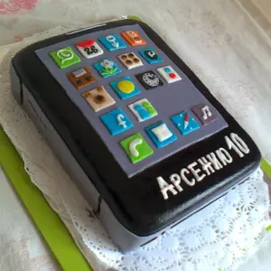 Торт в виде смартфона