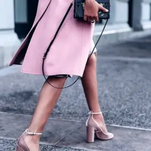 Образ с розовыми туфлями