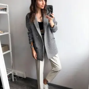 Серый пиджак женский удлиненный